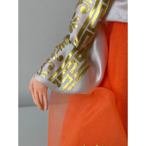 Korean Traditional Hanbok Doll With Fan - Exquisite Collectible In Vibrant Color - Picture 4 of 12